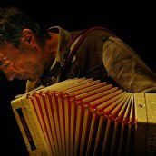 Polka-Rock und brandaktuelle Texte