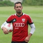 Özcan winkt nun sogar das Einser-Leiberl
