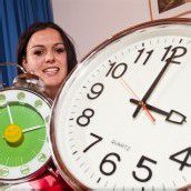 Jetzt wird wieder an der Uhr gedreht