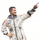 Felix Baumgartner beeindruckt die Welt /A3
