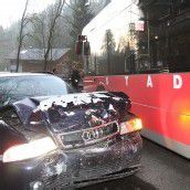Autofahrer krachte in Stadtbus