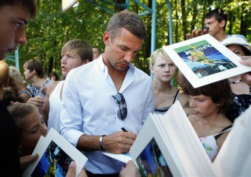 Autogramme von Andrej Schewtschenko sind noch immer gefragt.