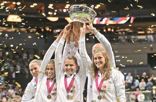 Das glückliche Sieger-Quartett aus Tschechien: Lucie Hradecka, Andrea Hlavackova, Lucie Safarova und Petra Kvitova. Foto: apa