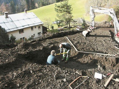 Die Arbeiten am Schutzdamm im Ortsteil „Obermarias“ in Dalaas sind voll im Gange. Foto: dob