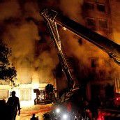 Textilfabrik in Flammen: Mehr als 100 Todesopfer