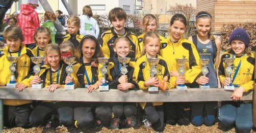 Die Mädchen und Burschen der Raiffeisen TS Gisingen waren zum fünften Mal in Serie im Nachwuchs-Cup die klare Nummer eins in der Jahreswertung des Vorarlberger Leichtathletikverbandes (VLV). Foto: Verein