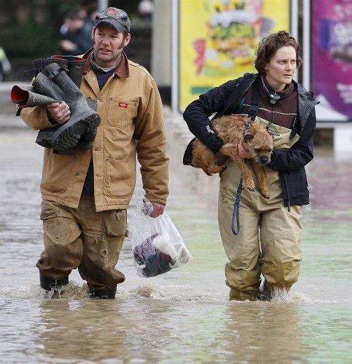 Insgesamt wurden bislang 690 Gebäude evakuiert. Foto: AP