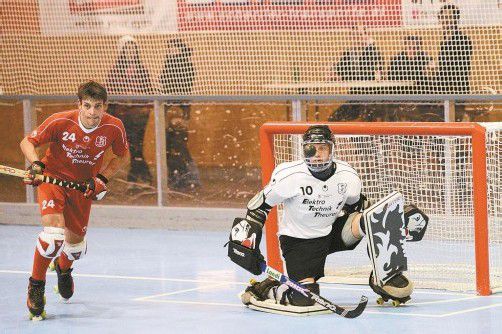Wolfurt-Goalie Klemens Schüssling parierte den letzten Penalty von Michael Schwendinger. Foto: vn/Lerch