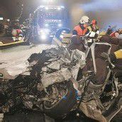 Unfall im Pfändertunnel Auto kollidierte mit Lastwagen /B1