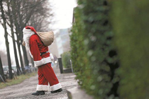 Adieu Weihnachtsmann. Foto: Dpa