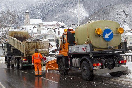 Alle Hände voll zu tun hatten die Mitarbeiter des Bauamts.