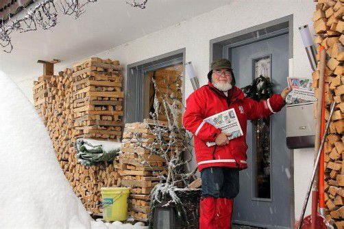 Bernd Ebenhoch kämpft sich den Weg durch den Schnee. Foto: VN/bem