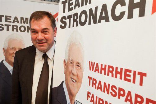 Als Sicherheitssprecher des Team Stronach möchte ich in der Sicherheitspolitik etwas weiterbringen. Die Exekutive muss vernünftig arbeiten können. Das bedeutet zum Beispiel, dass Ruhepausen eingehalten werden, aber auch, dass vernünftige Gehälter geschaffen werden. Das kostet natürlich Geld. Aber die Personalnot und die Arbeitsbedingungen sind unzumutbar geworden. Die Leute sind frustriert. Außerdem bin ich Verkehrssprecher meiner Partei und da will ich mich als Vorarlberger dafür einsetzen, dass auch für den Westen Österreichs vernünftige Lösungen geschaffen werden. Sowohl was den Personen-, als auch was den Güterverkehr betrifft, muss die Bahnverbindung ausgebaut werden. Zurzeit ist es so: Je weiter man sich von Wien entfernt, desto benachteiligter ist man bei den Bahnverbindungen. Das muss ein Ende haben. Darüber hinaus gilt all das, was auch Frank Stronach sagt: Die Schuldenpolitik muss eingestellt werden. Wir brauchen eine schlankere Verwaltung. Und eine echte Bürgerdemokratie: Die Bürger müssen mehr mitbestimmen können.