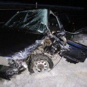 Auto rutscht auf Gegenfahrbahn