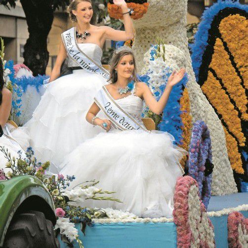 Das Mirabellenfest in Metz ist eine Hommage an die Frucht – mit gewählten Mirabellenköniginnen (l.).