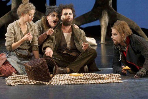 Das Vorarlberger Landestheater spielt das Weihnachtsmärchen „Die verzauberten Brüder“ noch bis 13. Jänner 2013. foto: vn/Paulitsch