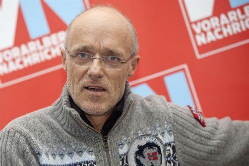 Toni Innauer, Skisprung-Olympiasieger und Weltmeister: „Die Leistung verdient großen Respekt. Kathi hat den Schwung gnadenlos ausgenützt, war wahnsinnig wettkampfstark und hat gewiss gute Nerven. Vielleicht liegt es ja auch daran, dass sie so wie ich am 1. April geboren ist. Auf jeden Fall ist es eine gewaltige Geschichte und eine Auszeichnung für den Vorarlberger Sport und Cheftrainer Christian Mitter.
