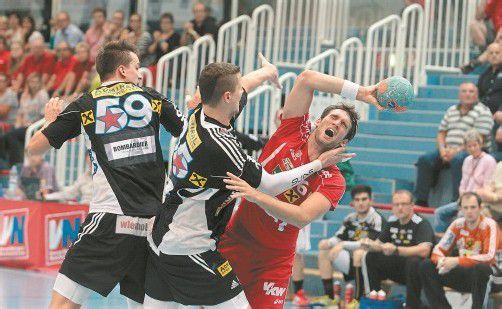 Dominik Schmid zog sich im Training eine Sprunggelenksverletzung zu und fehlt heute beim Gastspiel der Harder in Linz. Foto: hartinger