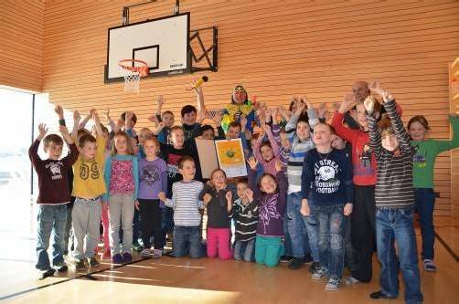 Hurra, wir sind Kindermeilen-Sieger! Beachtliche 5120 Meilen haben die Schüler der VS Egg gesammelt. Foto: ger