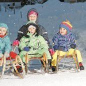 Spaß im Schnee auf zwei und vier Beinen