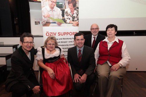 LR Greti Schmid (l.) mit Obfrau Karin Stöckler, Bürgermeister Martin Summer sowie LT-Vizepräs. Peter Ritter und Burgi Kroisenbrunner.