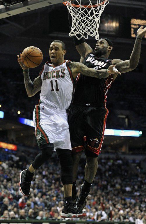 LeBron James (r.) und Miami Heat verloren gegen Milwaukee. Foto: Ap