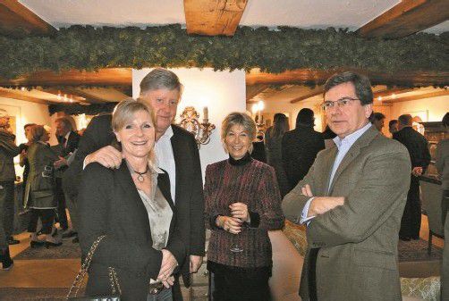 Liliane und Leo van Berkel mit Stephen und Fritze Brisby bei der Ausstellung im Hotel Sonnenburg in Oberlech.