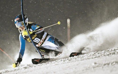 Mikaela Shiffrin ist erst 17 Jahre jung, im Aare-Slalom fuhr sie routiniert zum Sieg. Foto: ap