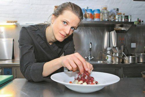 Mit viel Liebe zum Detail richtet Denise Amann jedes ihrer Gerichte an. Fotos: VN/B. HOfmeister