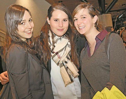 Rebecca Reiner (l.) mit Elisabeth Royer und Sabrina Vogel. FOTOS: PRIVAT
