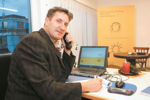Sepp Gröfler hilft, wenn notwendig, auch selbst am Telefon aus. Foto: vn/hofmeister