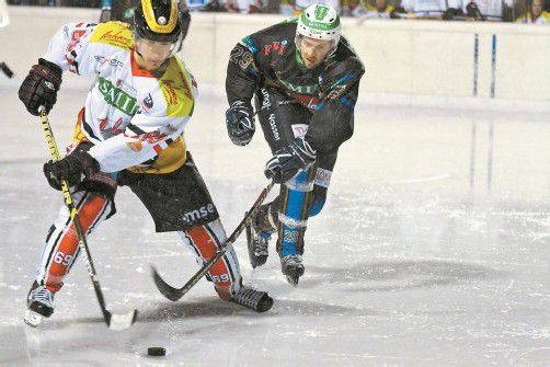 Spielten für einen guten Zweck auf der Gasta in Rankweil: Domingo 
Usubelli (l.) und Gerhard Salzer. Foto: luggi knobel
