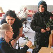 Migrantinnen zu Besuch im Pflegeheim
