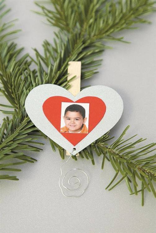 . . . fertig ist das Fotoherz als Christbaumschmuck.