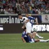Ehemalige und aktuelle Fußballstars spielten in Porto Alegre gegen die Armut in der Stadt