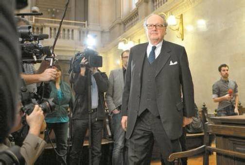 Alfons Mensdorff-Pouilly: Zum letzten Prozesstag erschien er gestern Vormittag angespannt im Wiener Landesgericht. Nach der Urteilsverkündung durch Richter Apostol ...