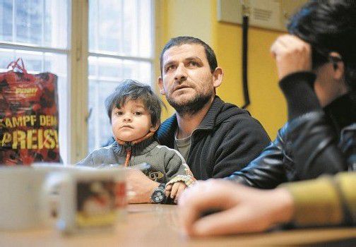 Armut trifft alle Generationen: Wenn die Eltern nichts haben, sind auch Kinder auf fremde Hilfe angewiesen. Foto: APA