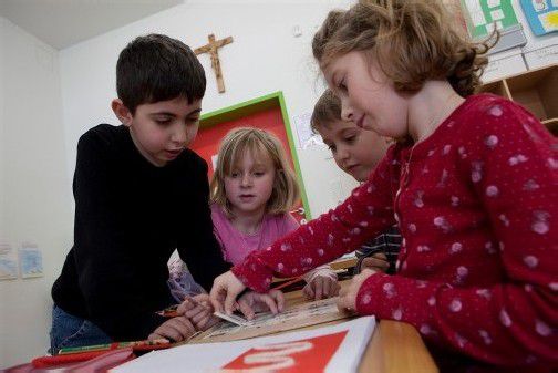 Auch der Religionsunterricht der Volksschulen wird gegenwärtig reformiert. Am Ende steht „mehr als nur Bibelsprüche“, sagt Schulamtsleiter Theo Lang. Foto: VN/Hartinger