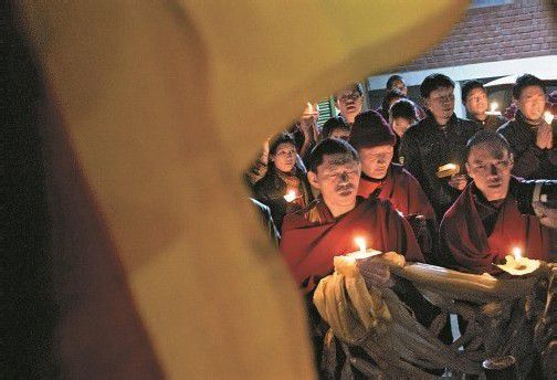 Bei der Suche nach dem Sinn des Lebens geht es unter anderem nach Tibet. Foto: AP