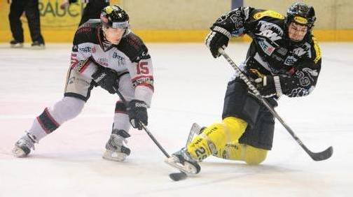 Bis jetzt konnten die Znojmo-Cracks Luciano Aquino (r.) und Co. immer ein Bein stellen – heute zählt für die Dornbirner aber nur ein voller Erfolg! Foto: Hartinger