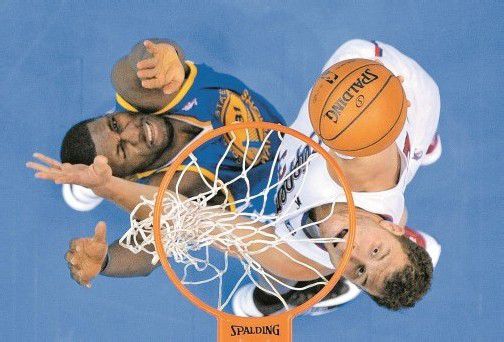 Blake Griffin (r.) führte die Los Angeles Clippers mit 20 Punkten zum zwölften Heimsieg in Folge. Foto: ap