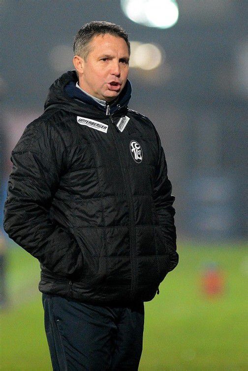 Damir Canadi wird in Zukunft als Trainer das Wappen des SCR Altach auf der Brust tragen. Der Wiener erhält einen Vertrag bis 2014. Foto: lerch