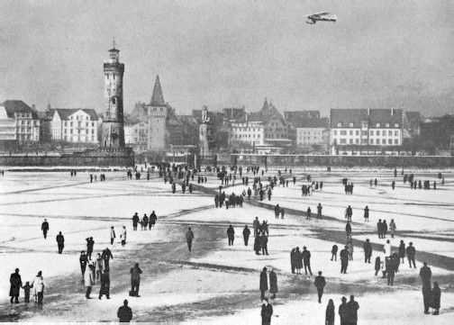 Das Buch „Bodenseegfrörne 1963“ hat VN-Leserin Johanna Tautschnig aus Höchst eingesandt: Zwischen Bregenz und Lindau herrschte reges Treiben. Auch die spätere Staatsopernsängerin Winsauer zog es nach Lindau.