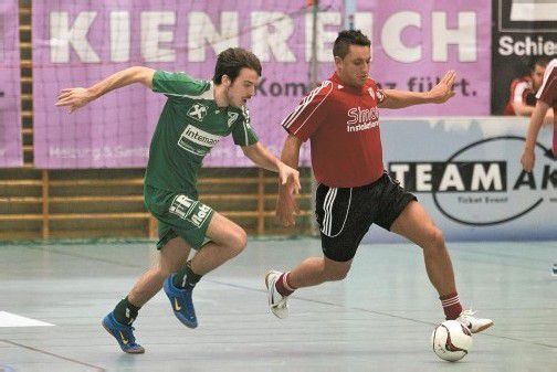 Das direkte Duell der beiden Finalisten endete mit einem 3:2-Sieg der Lauteracher (grüne Trikots) über den FC Mäder (rot). Foto: steurer