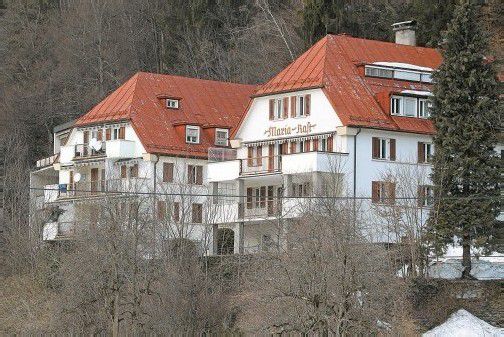 Das ehemalige Krankenhaus „Maria Rast“ wird den dort untergebrachten 40 Flüchtlingen ein weiteres Jahr zur Verfügung stehen. Foto: VN/Hofmeister