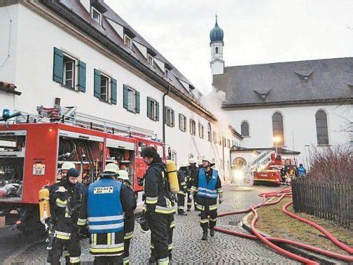 Den Schaden am historischen Klostergebäude bezifferte die Polizei mit rund 100.000 Euro. Foto: dpa