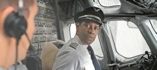 Denzel Washington lässt als Pilot auch kleine erzählerische Schwächen in dem Film „Flight“ vergessen. Foto: AP/paramount Pictures