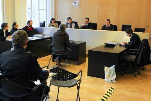 Der 48-jährige Angeklagte hat sich teilweise schuldig bekannt. Täuschen oder schädigen wollte er aber niemanden, wie er sagte. Fotos: VN/Hofmeister