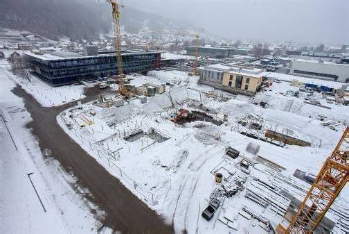 Die Arbeiten am Neubau in Klaus sind in vollem Gange. 2014 ist die Fertigstellung geplant. Foto: VN/Hofmeister