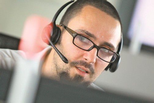 Die Bereitschaftsdienstnummer sorgt für Beschäftigung bei den RFL-Mitarbeitern. Fotos: VN/Hofmeister
